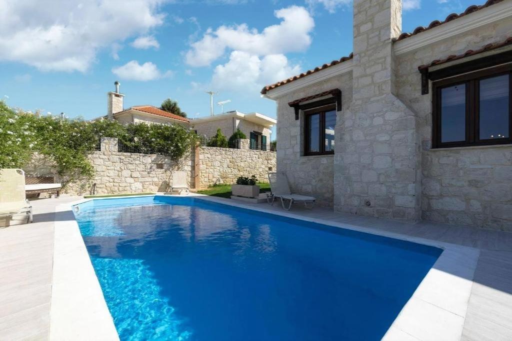 Heraklion Twins House - Private Pool Retreat Villa Episkopi  ภายนอก รูปภาพ